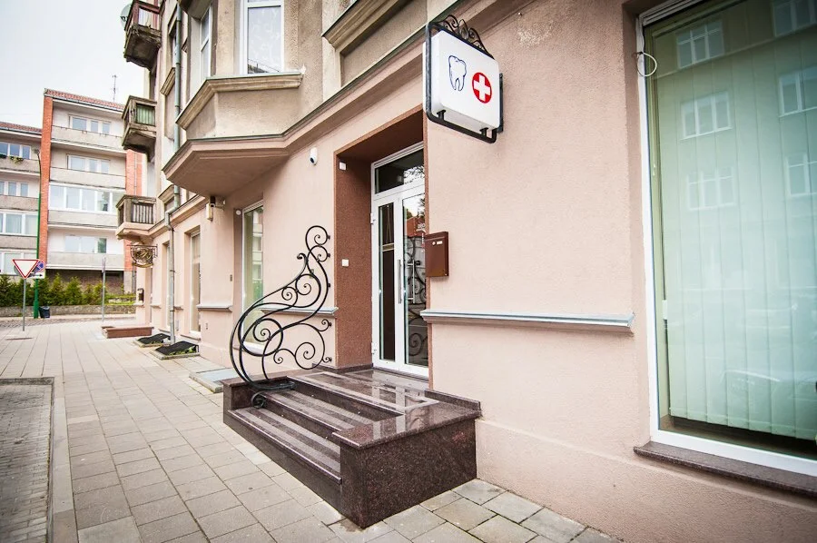Deodenta klinikos įėjimas